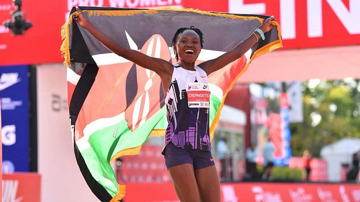 Telediario 2 - El récord de maratón de Ruth Chepngetich sigue asombrando al mundo del atletismo