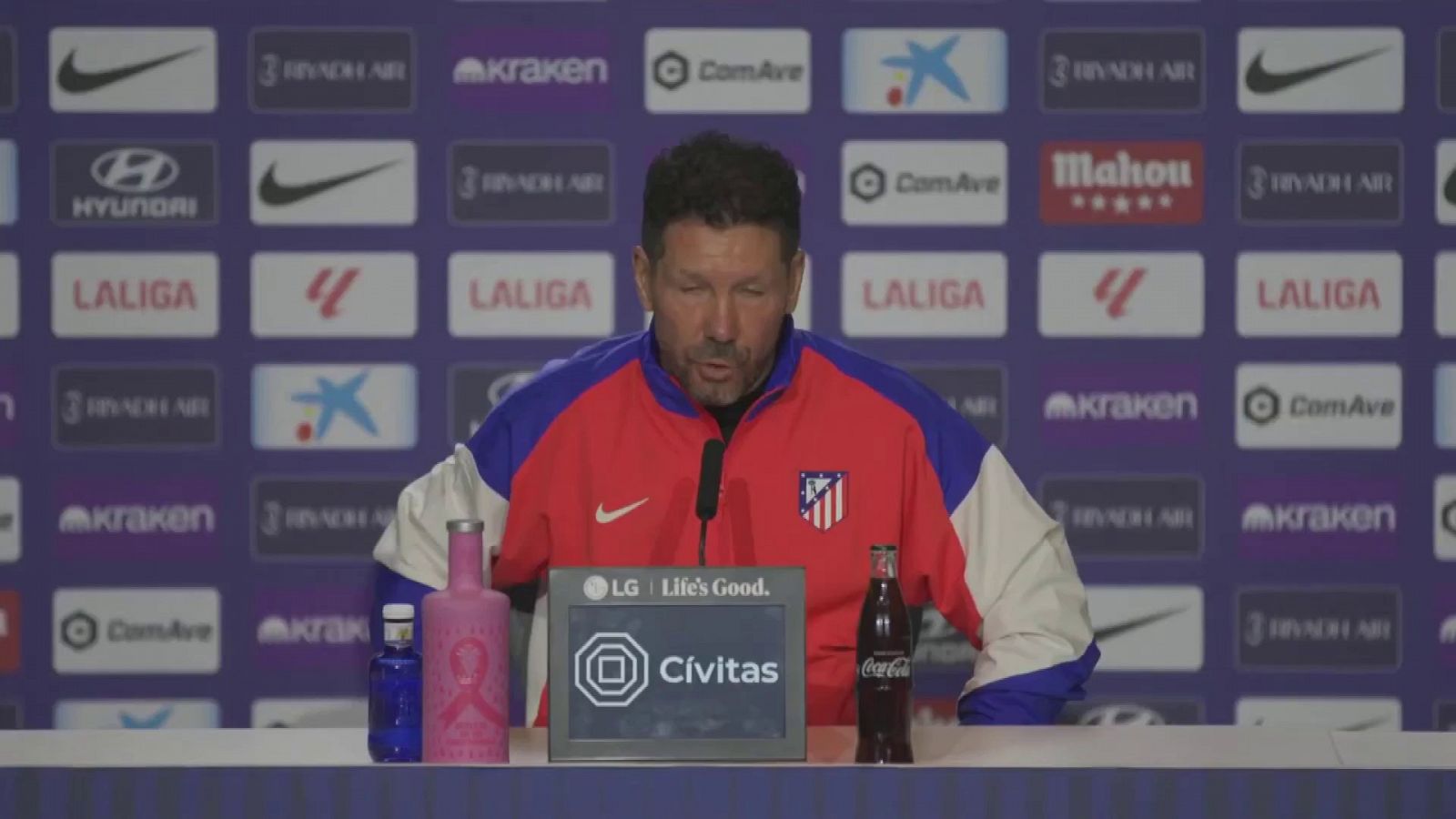 Simeone: "Omorodion dejó claro que no quería estar en el Atlético"