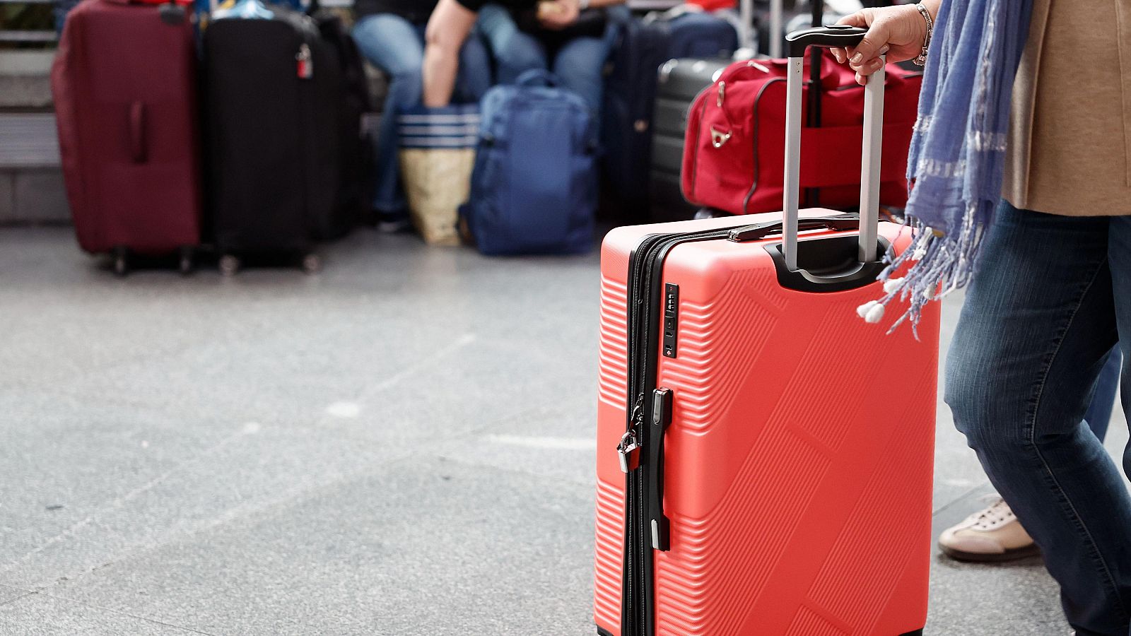 La OCU pide "transparencia" tras el incidente de Renfe: "Estamos empezando a perder la confianza" - La hora de La 1 | Ver