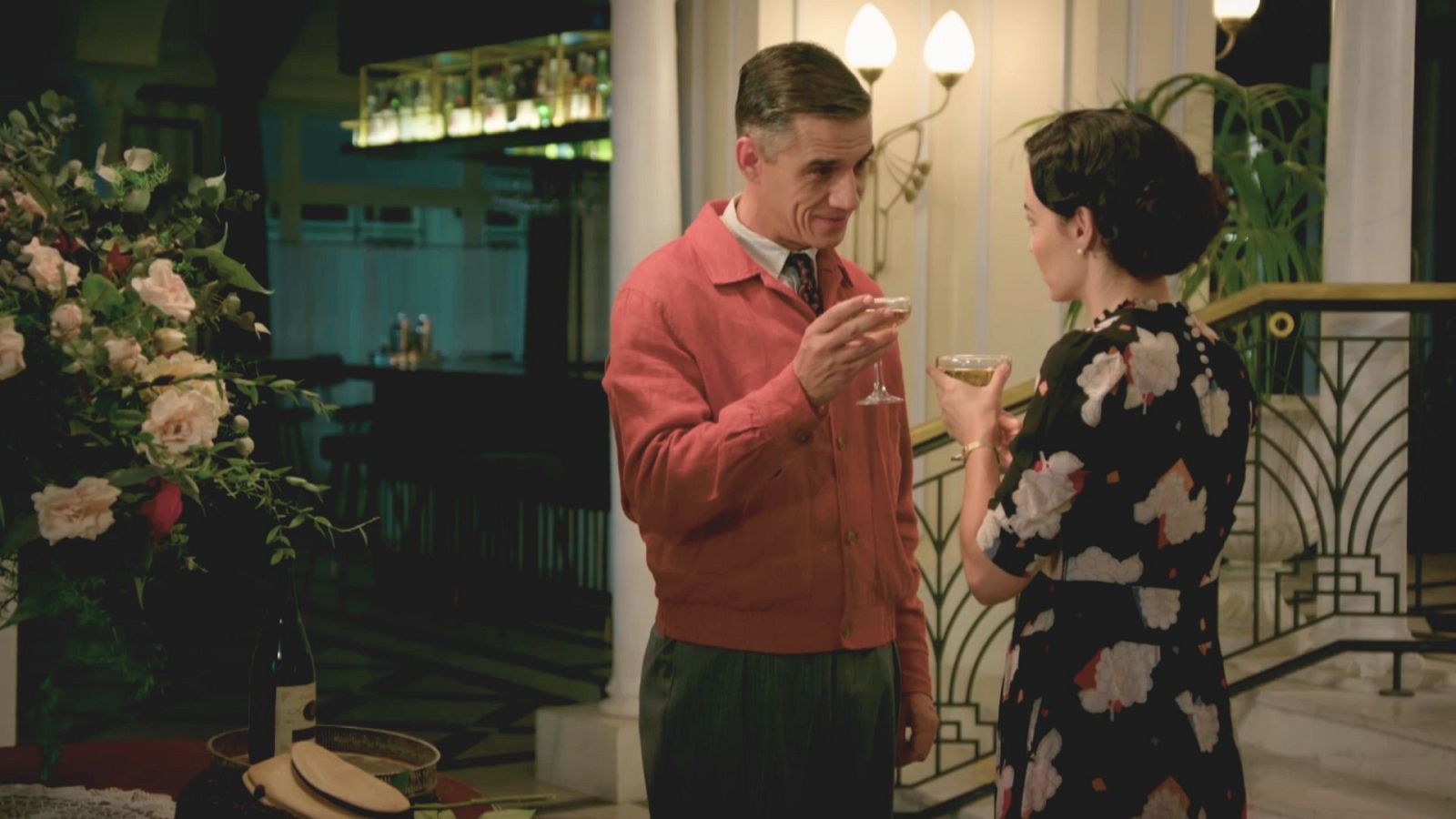 Cañete le prepara una sorpresa a Teresa - Salón de té La Moderna | Ver