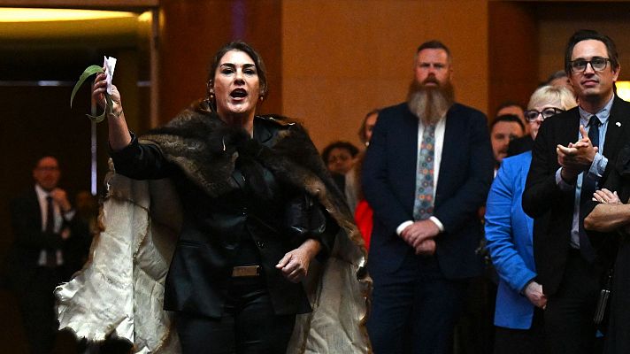 Telediario 1 - Una senadora aborigen empaña la visita de Carlos III a Australia