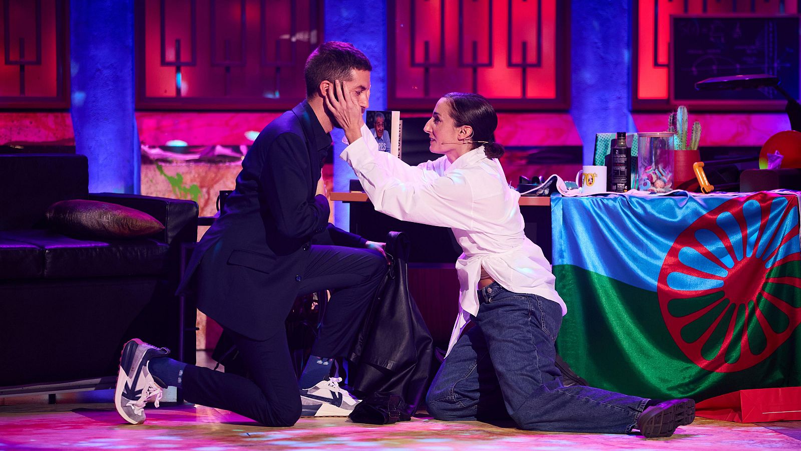 La Revuelta | Lorena Nogal saca a bailar a Broncano 21/10/2024 - La Revuelta | Ver