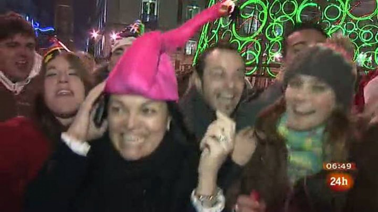 Cientos de personas llenan la Puerta del Sol para tomarse las 'preuvas'