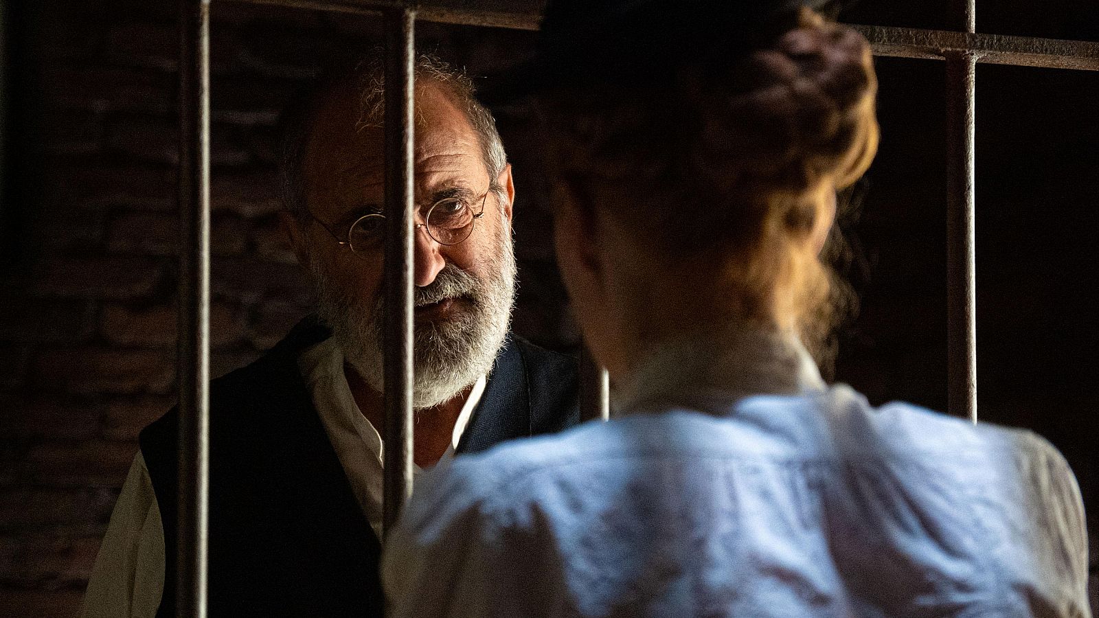 La Promesa: Rómulo confiesa a Pía el asesinato de Gregorio - La promesa | Ver