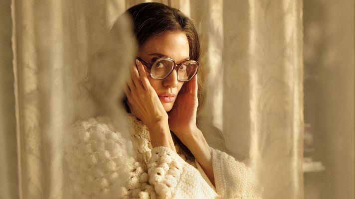 Telediario 1 - Angelina Jolie revive a la diva de la ópera, Maria Callas, en una nueva película