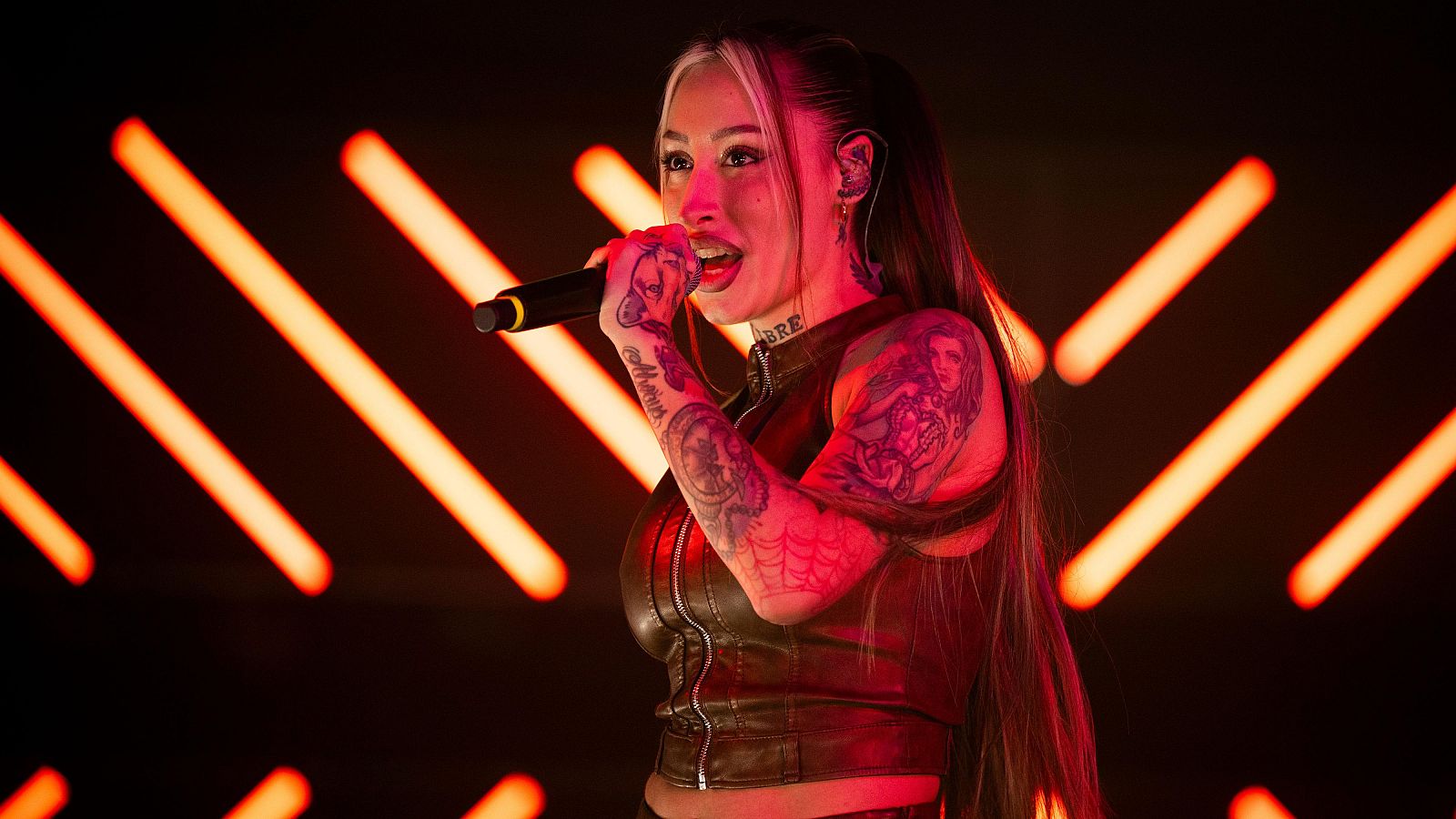 Lara Taylor canta "Caballo ganador" | FEAT - Feat | Ver