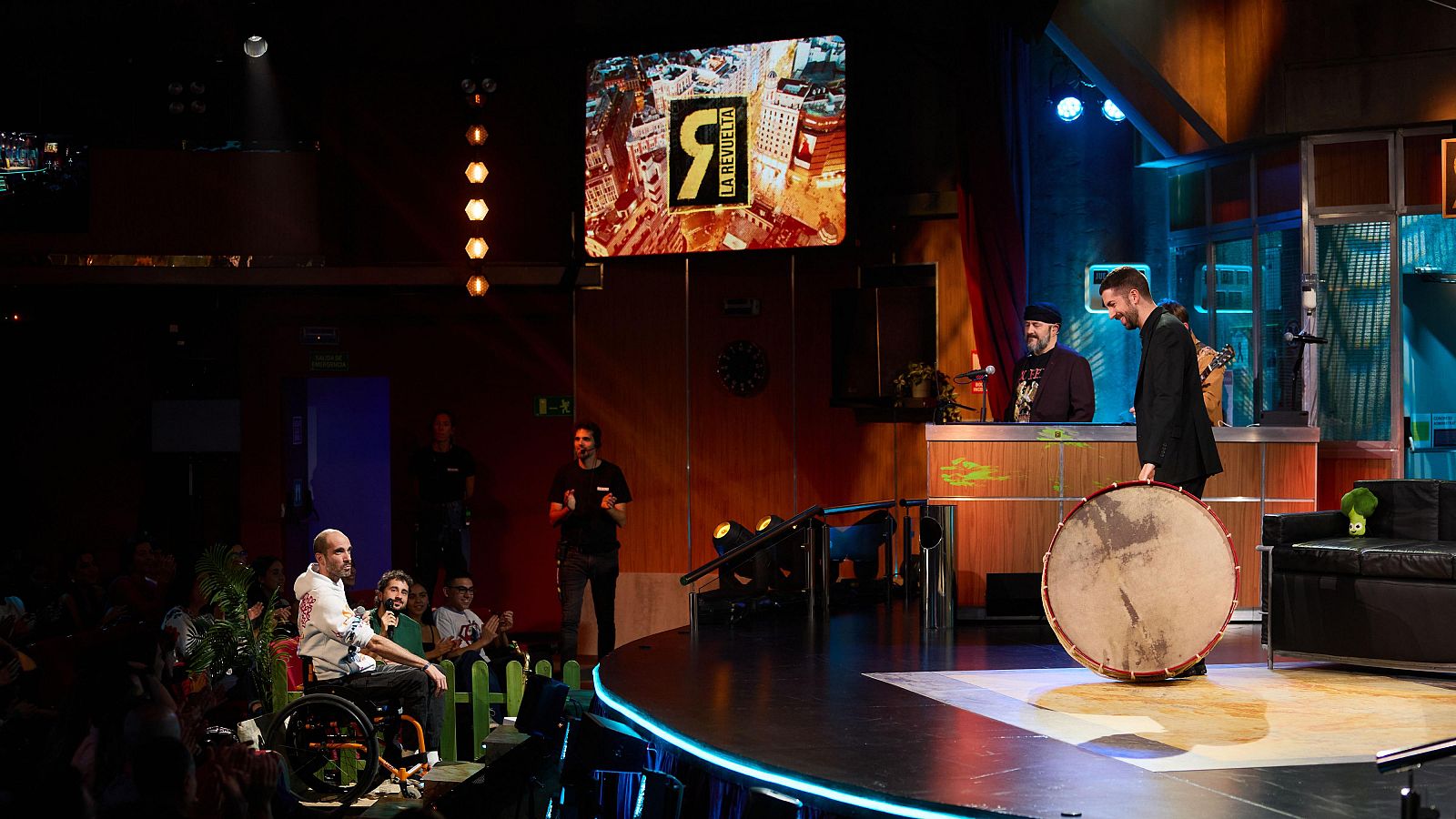 La Revuelta | Una reivindicación y las 'emeninas' 22/10/2024 - La Revuelta | Ver