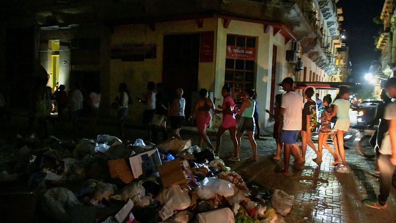 Cuba recupera su sistema eléctrico pero continúan los apagones - Informativo 24h | Ver