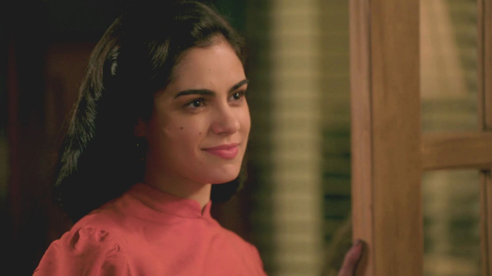 Paula impide accidentalmente el plan de Rodrigo - Salón de té La Moderna | Ver