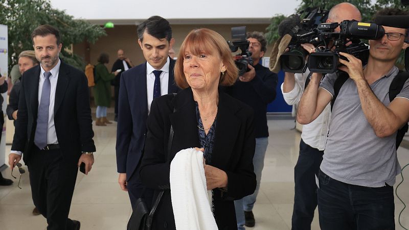 Entre aplausos y flores: así reciben a Gisèle Pelicot a tras declarar en el juicio por violación múltiple