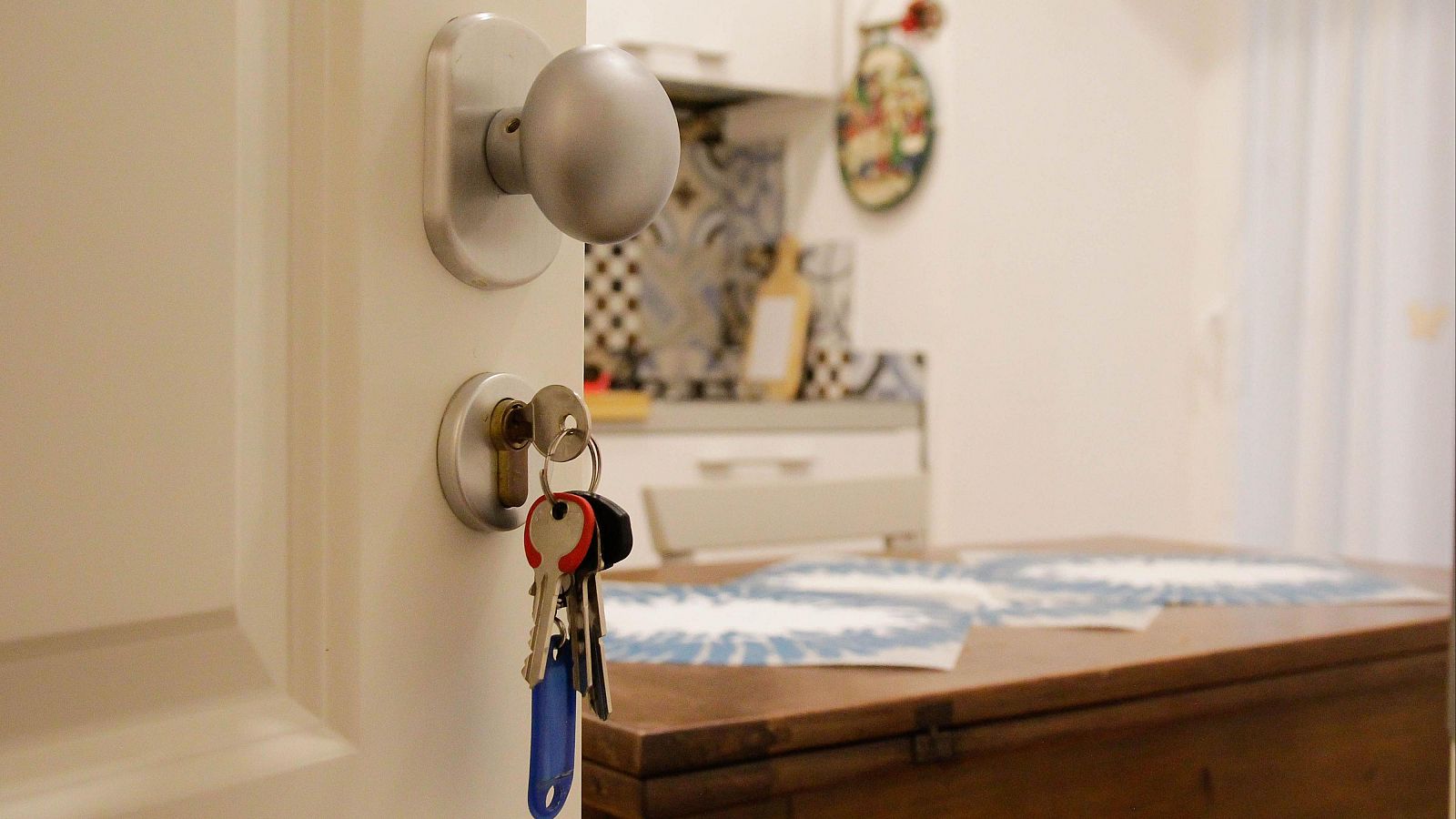 Denuncia a Sareb por cláusulas abusivas en contratos de alquiler - Telediario 1 | Ver