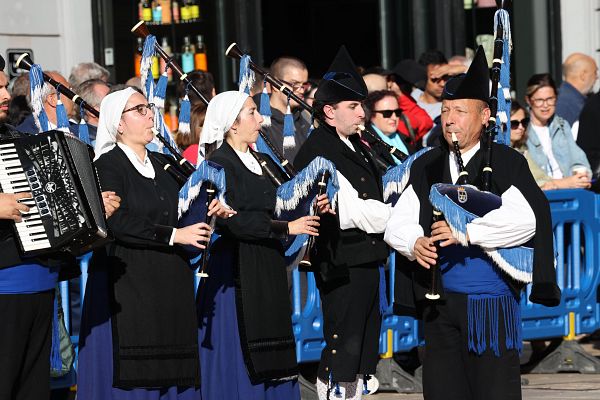 Los gaiteros amenizan el ambiente de los Premios Princesa de Asturias 2024 en Oviedo