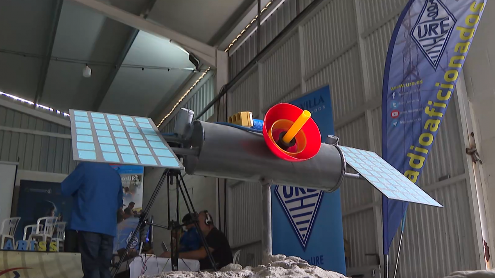 El colegio San Ignacio del Viar contacta con la Estación Espacial - Telediario 2 | Ver