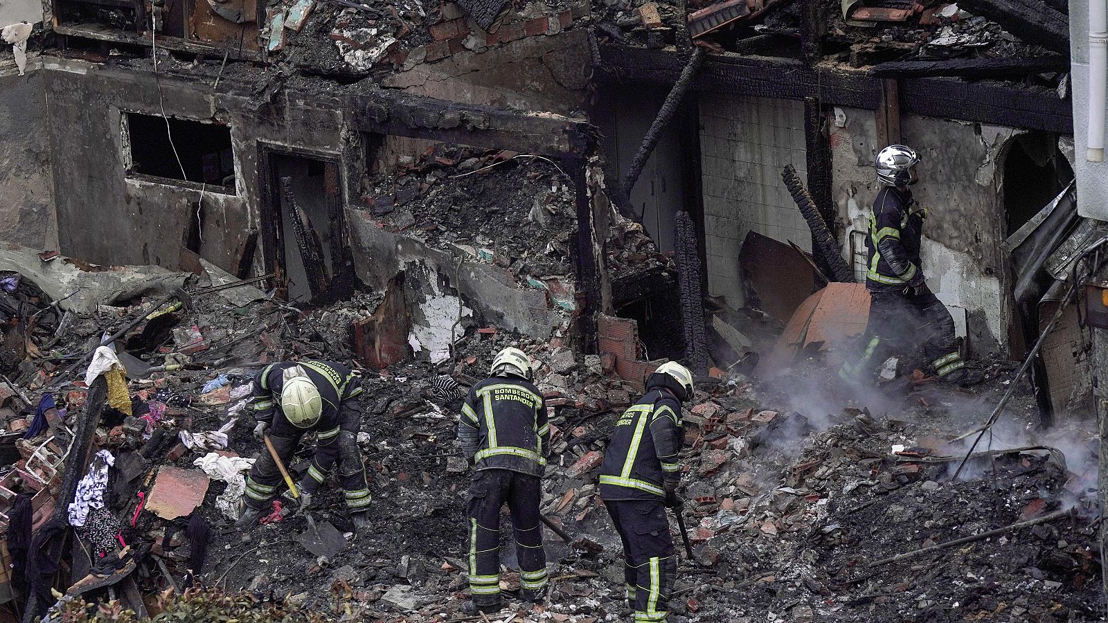 Tres muertos tras el derrumbe de un edificio en Santander