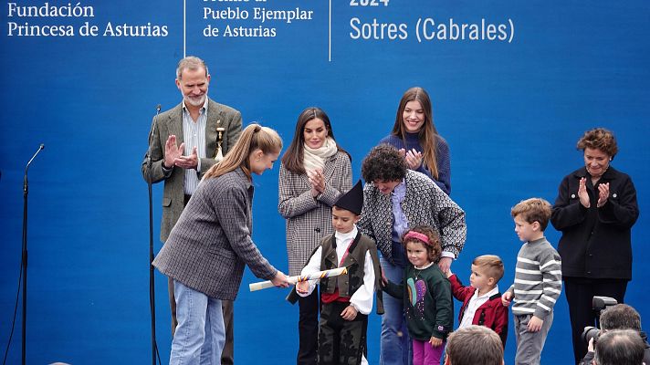 La familia real visita Sotres, Pueblo Ejemplar de Asturias 2024