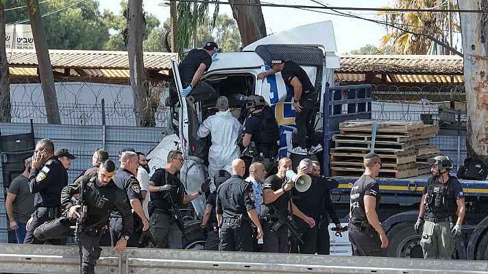 Un camión embiste contra una parada de autobús en un ataque terrorista en Israel