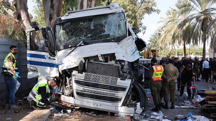 Un muerto y una treintena de heridos en un posible ataque terrorista al norte de Tel Aviv