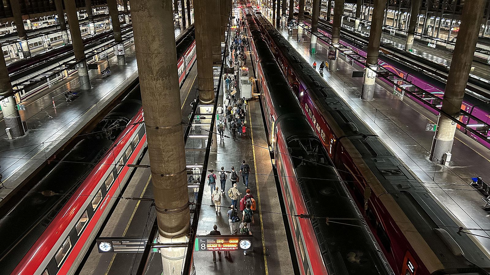 Cómo retirar el tren descarrilado en el túnel de Atocha