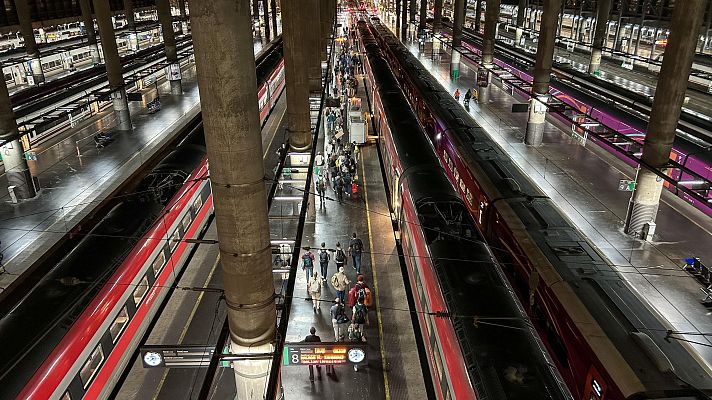 El tren descarrilado en el túnel entre Atocha y Chamartín sigue sin ser retirado una semana después