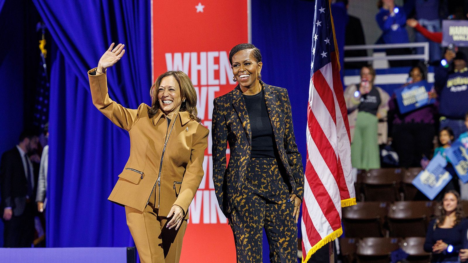 Harris hace su primer mitin con Michelle Obama en Míchigan