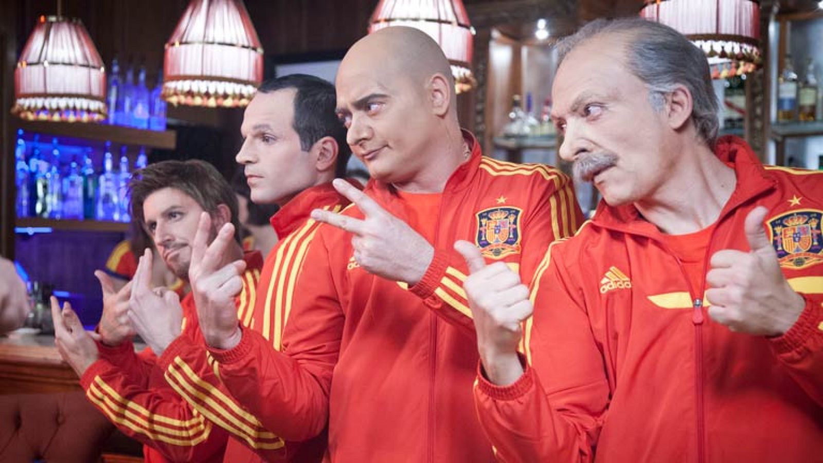 Especial Nochevieja 2012 - Hotel 13 estrellas 12 uvas - Canción de la Roja - ver vídeo