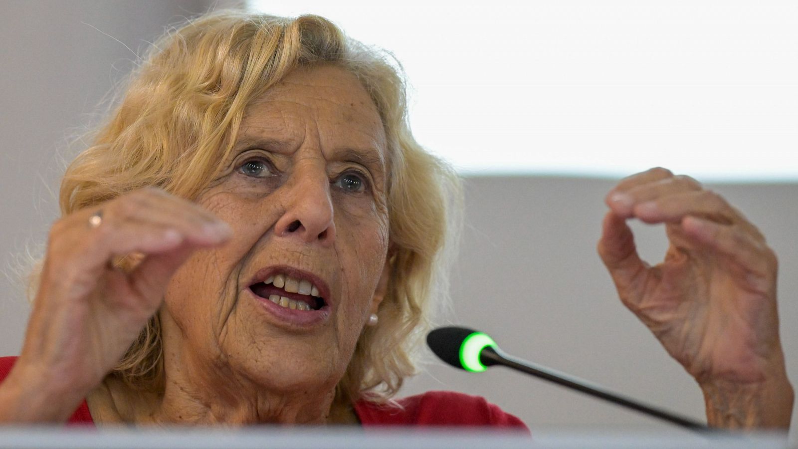 Carmena califica de "terrible" el caso Errejón y llama a "reflexionar" - La hora de La 1 | Ver
