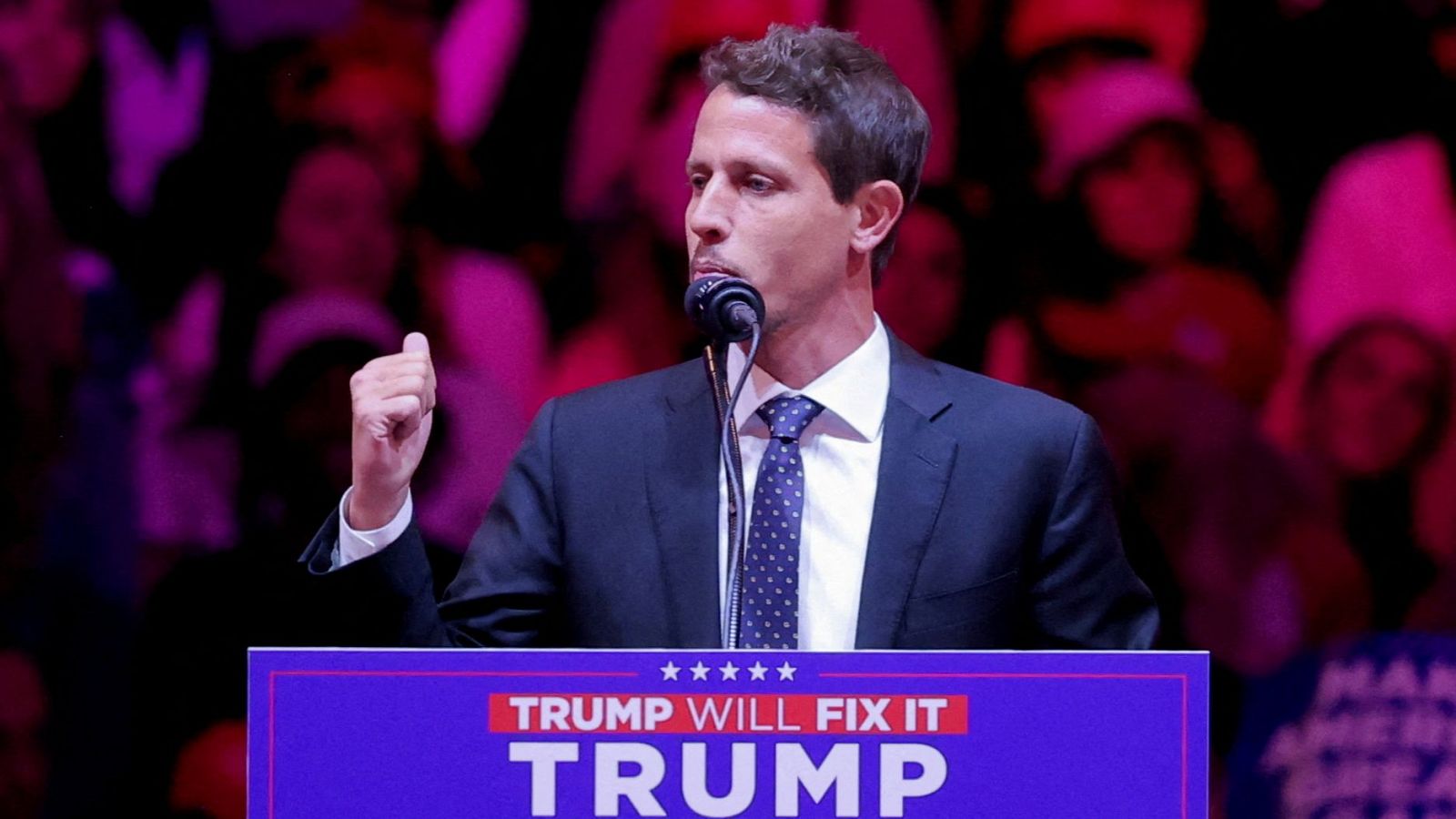 Un invitado de Donald Trump llama a Puerto Rico "isla de basura" - Informativo 24h | Ver