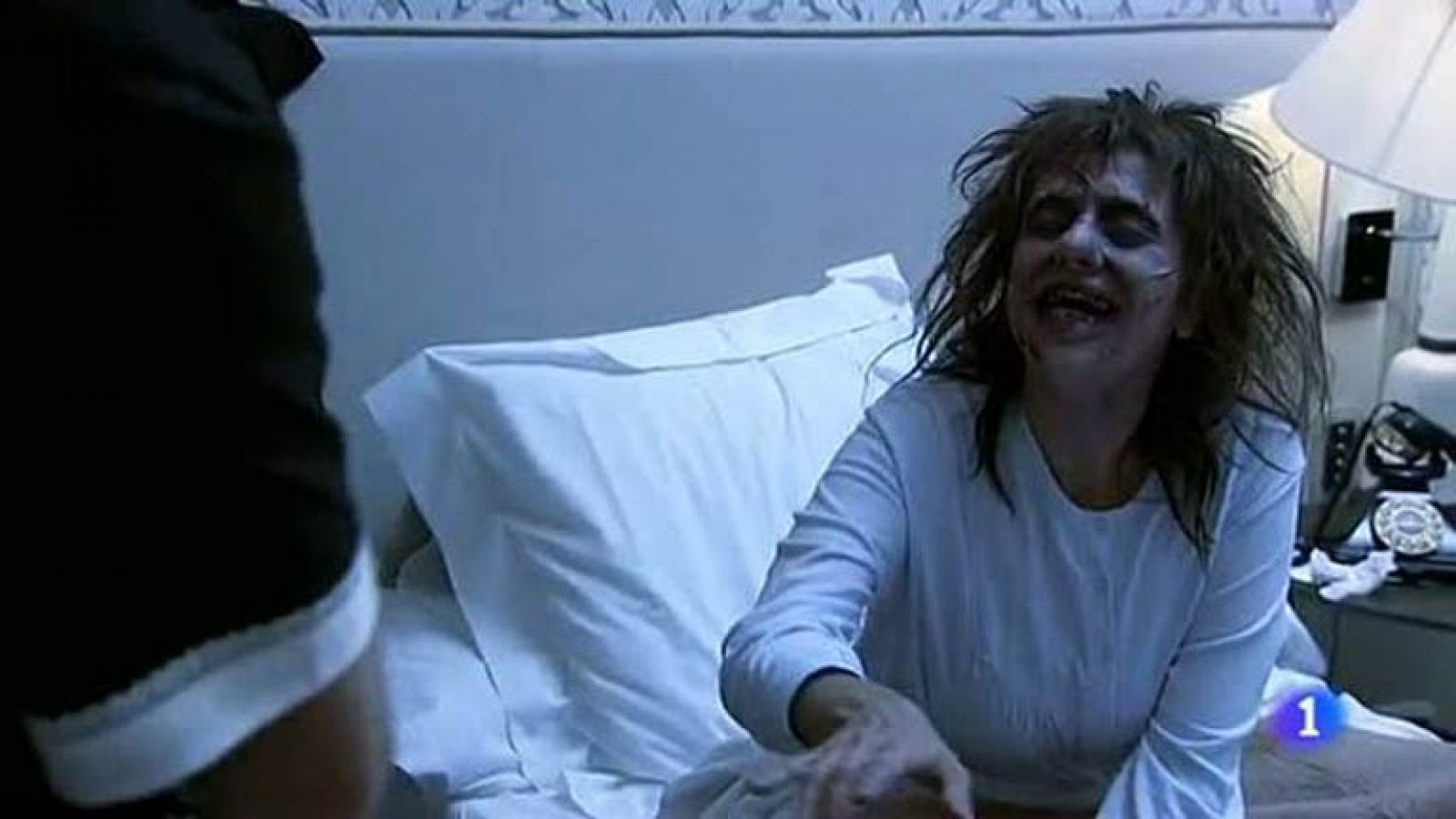 Hotel 13 estrellas 12 uvas - La niña del exorcista - ver vídeo