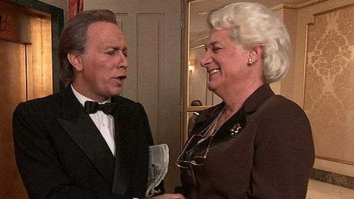 Especiales de Navidad - Especial Nochevieja 2012 - Hotel 13 estrellas 12 uvas - Los encantos de Bertín