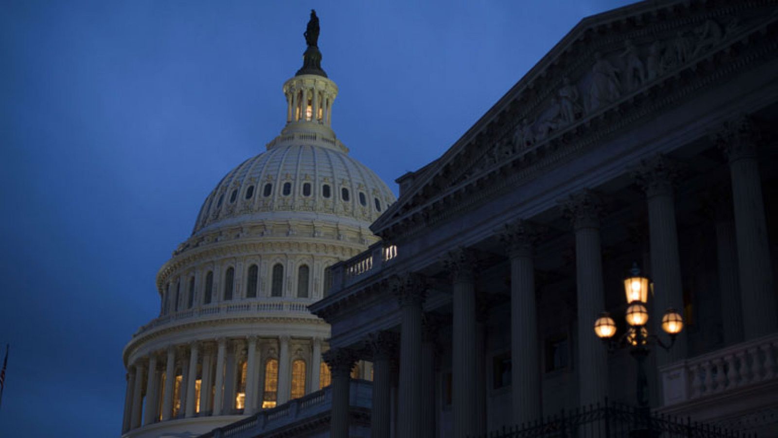 Acuerdo en EE.UU. para frenar el 'precipicio fiscal', a falta de que lo ratifique la Cámara