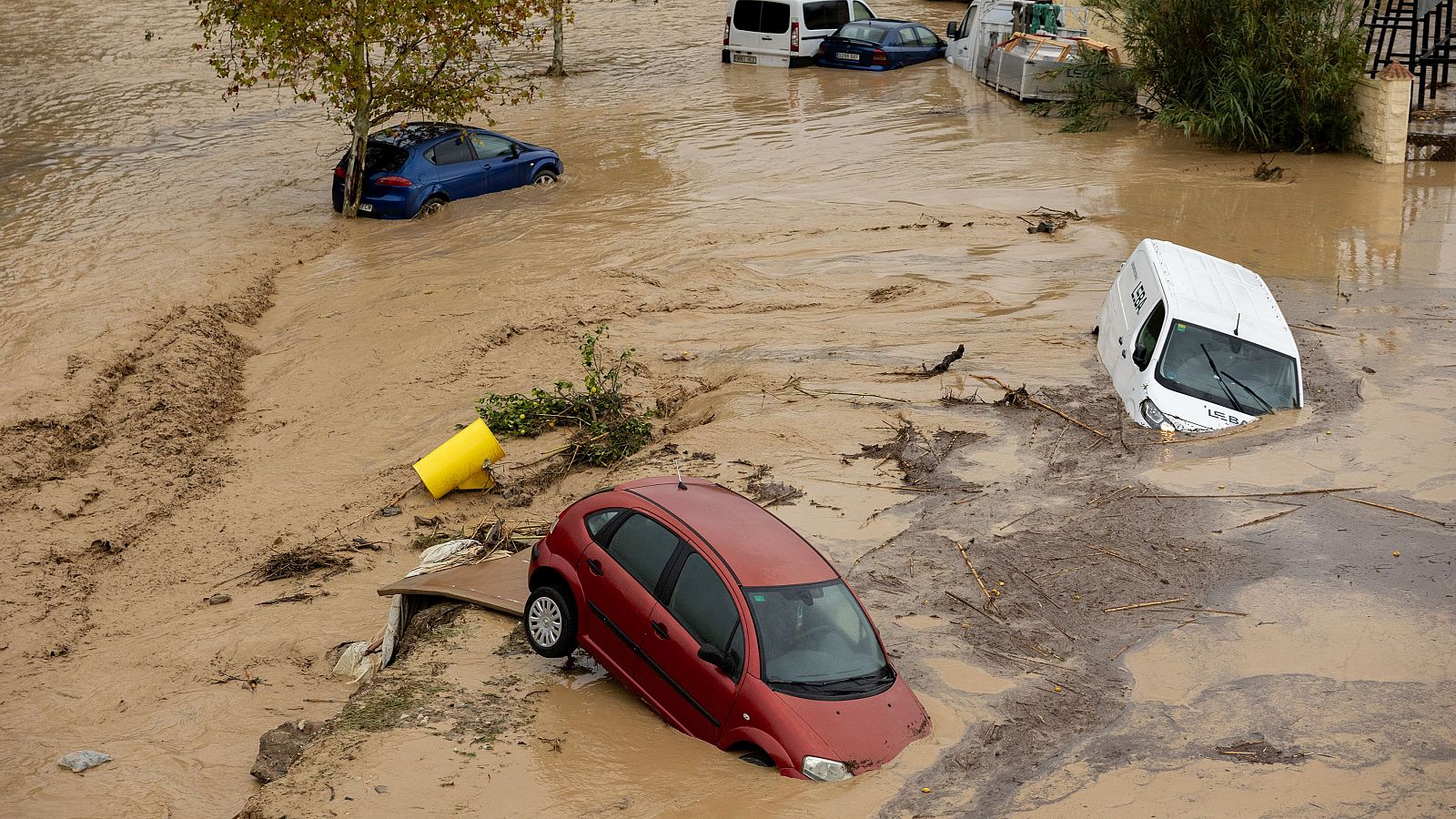 La DANA provoca daños y destrozos: una persona desaparecida, carreteras cortadas y ríos desbordados