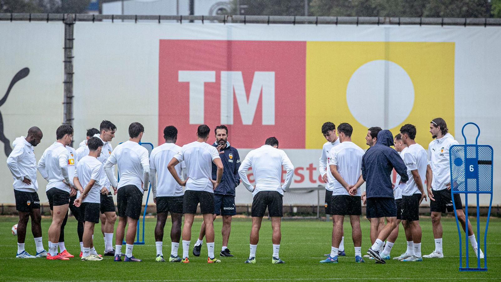 El Valencia pide aplazar su partido de Copa ante el Parla Escuela por la DANA