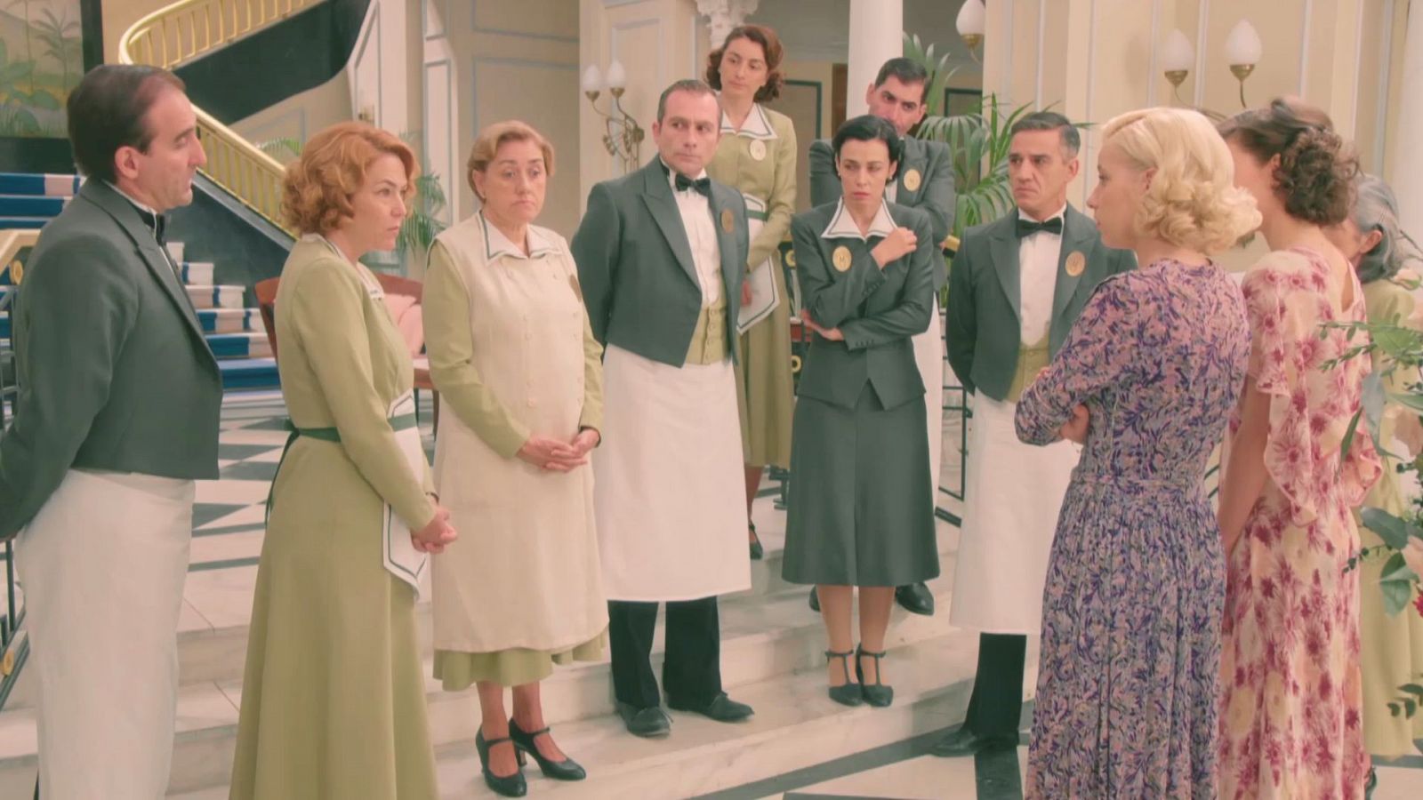 Inés y Laura explican qué le ha ocurrido a Lázara - Salón de té La Moderna | Ver