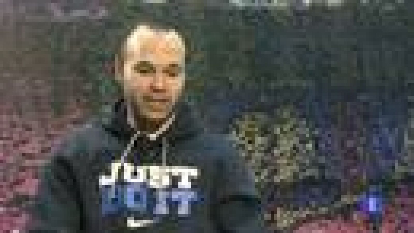 Hay jugadores eternos, que marcan una época y Andrés Iniesta va camino de conseguirlo. Su fútbol es magia. En 2012 fue elegido el mejor jugador del continente y ganó la Eurocopa de nuevo con España. Este 2013 puede empezar con el balón de oro.