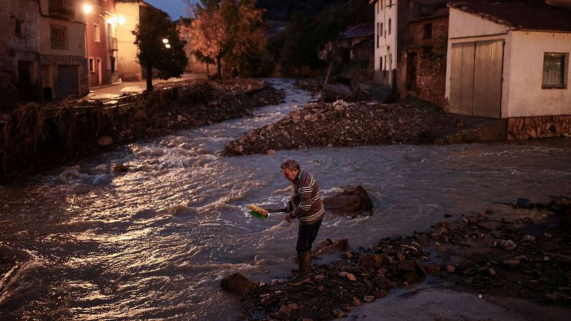 Familiares de los desaparecidos por la DANA buscan a sus seres queridos | Ver
