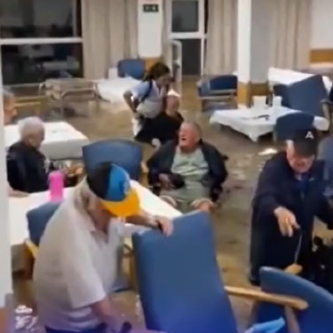 Los abuelos de la residencia de Paiporta: "Sé que mi madre está bien" - La hora de La 1 | Ver