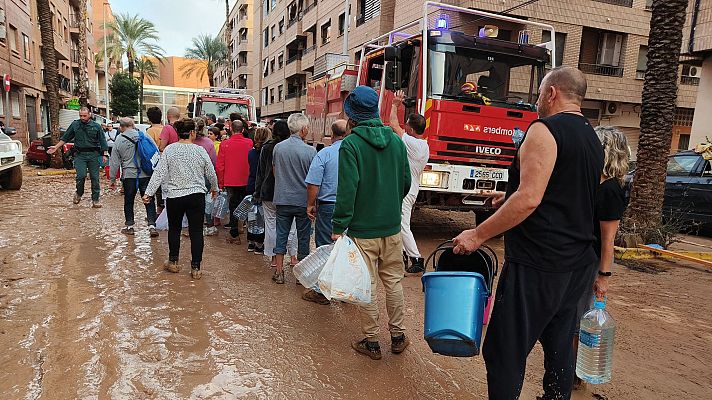 La hora de La 1 - Falta de víveres y pillajes en Paiporta: "Hay mucho miedo a abandonar sus casas"
