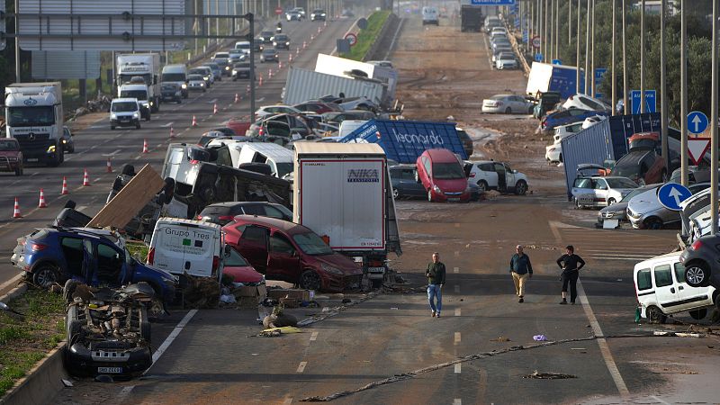 Se retoman por tierra las labores de búsqueda de desaparecidos en Valencia