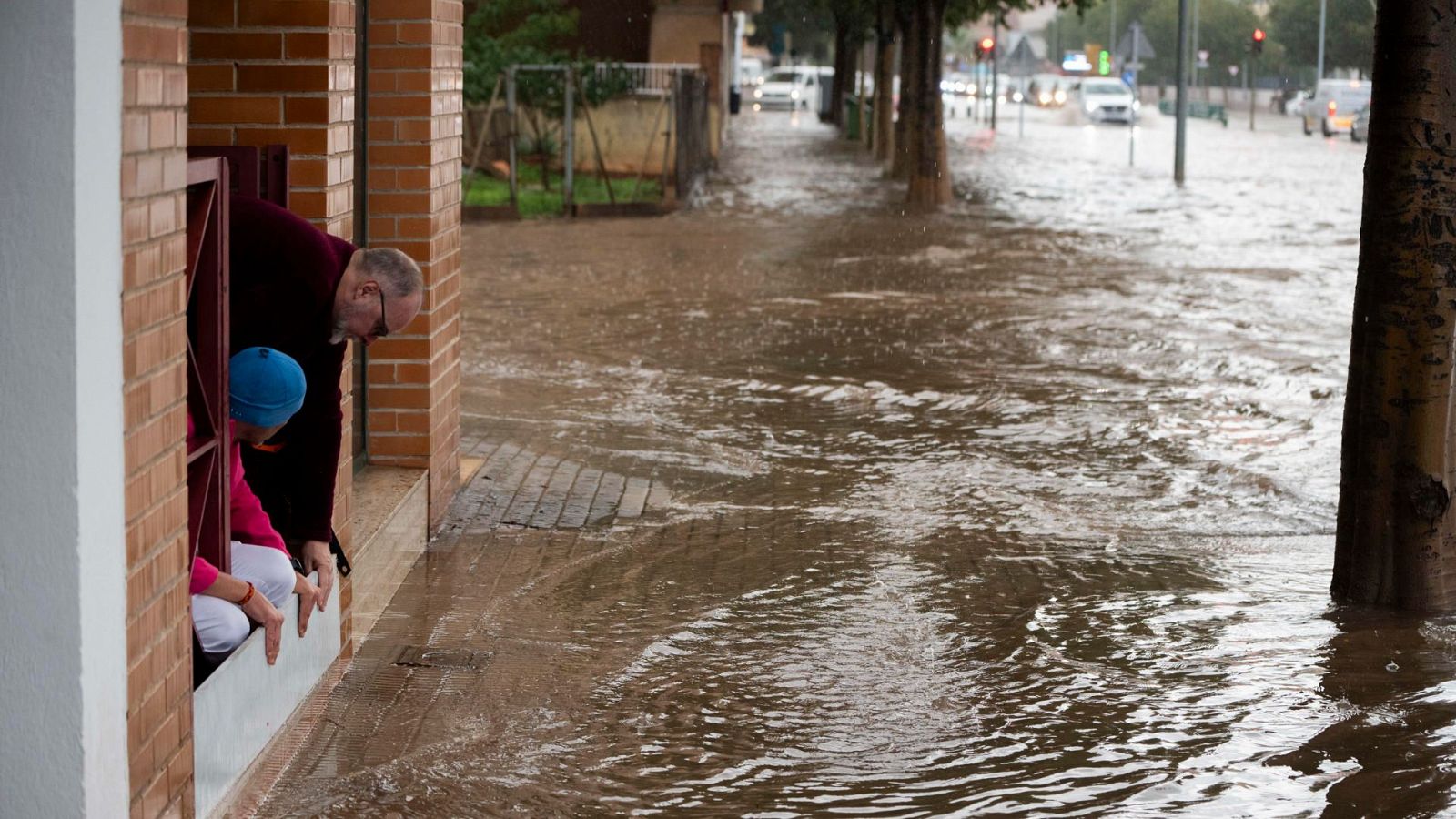 Alerta roja en Castellón por fuertes lluvias: "Vemos cómo está creciendo el nivel de agua con mucha virulencia y rapidez" - Diario 24 | Ver