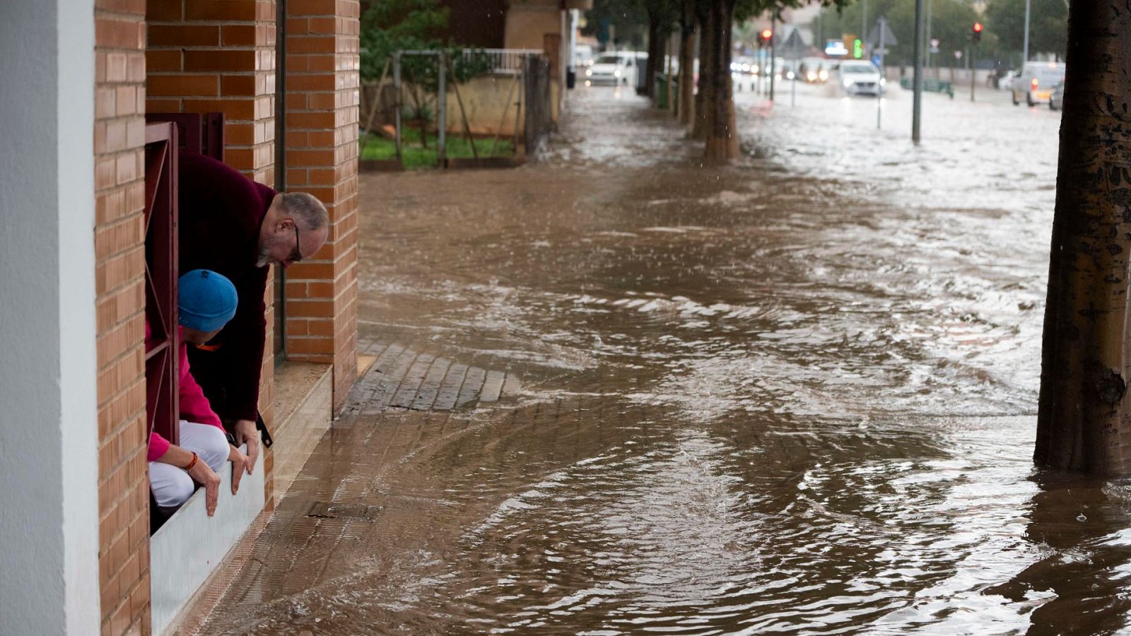 Alerta roja en Castellón por fuertes lluvias: "Vemos cómo está creciendo el nivel de agua con mucha virulencia y rapidez"