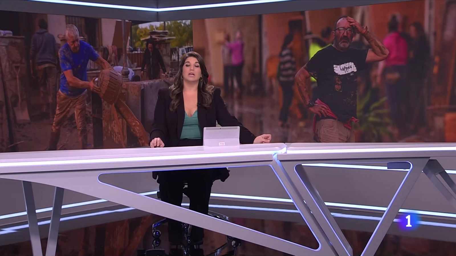 Treball incansable i solidaritat entre veïns després del pas destructiu de la DANA - L'Informatiu | Veure