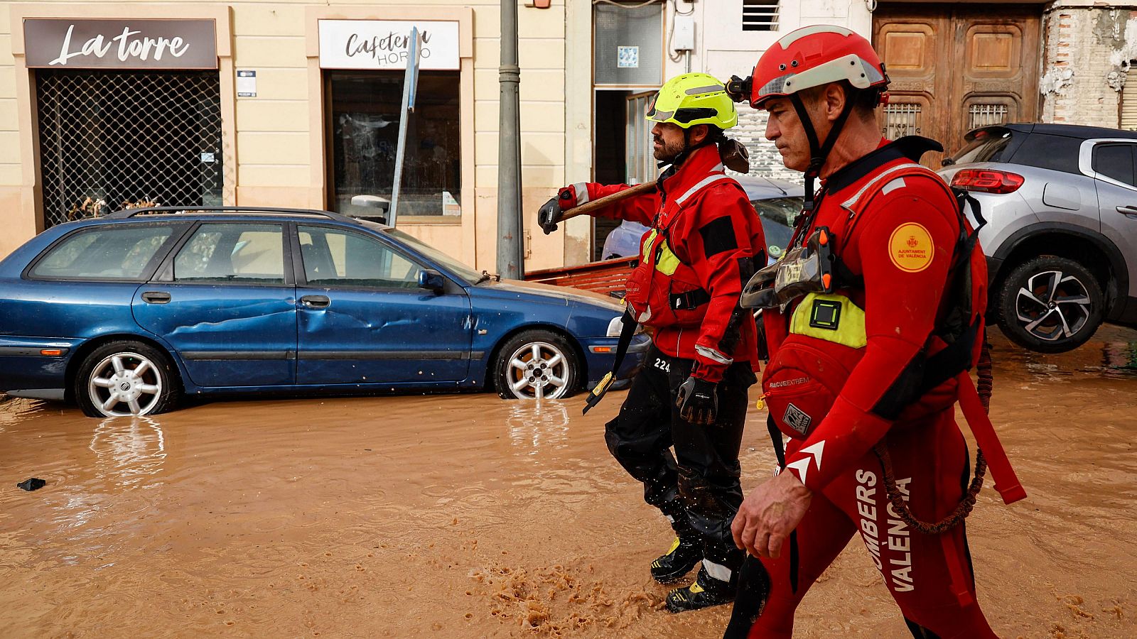 El operativo de ERICAM se traslada a Benetúser para intentar paliar daños de la DANA