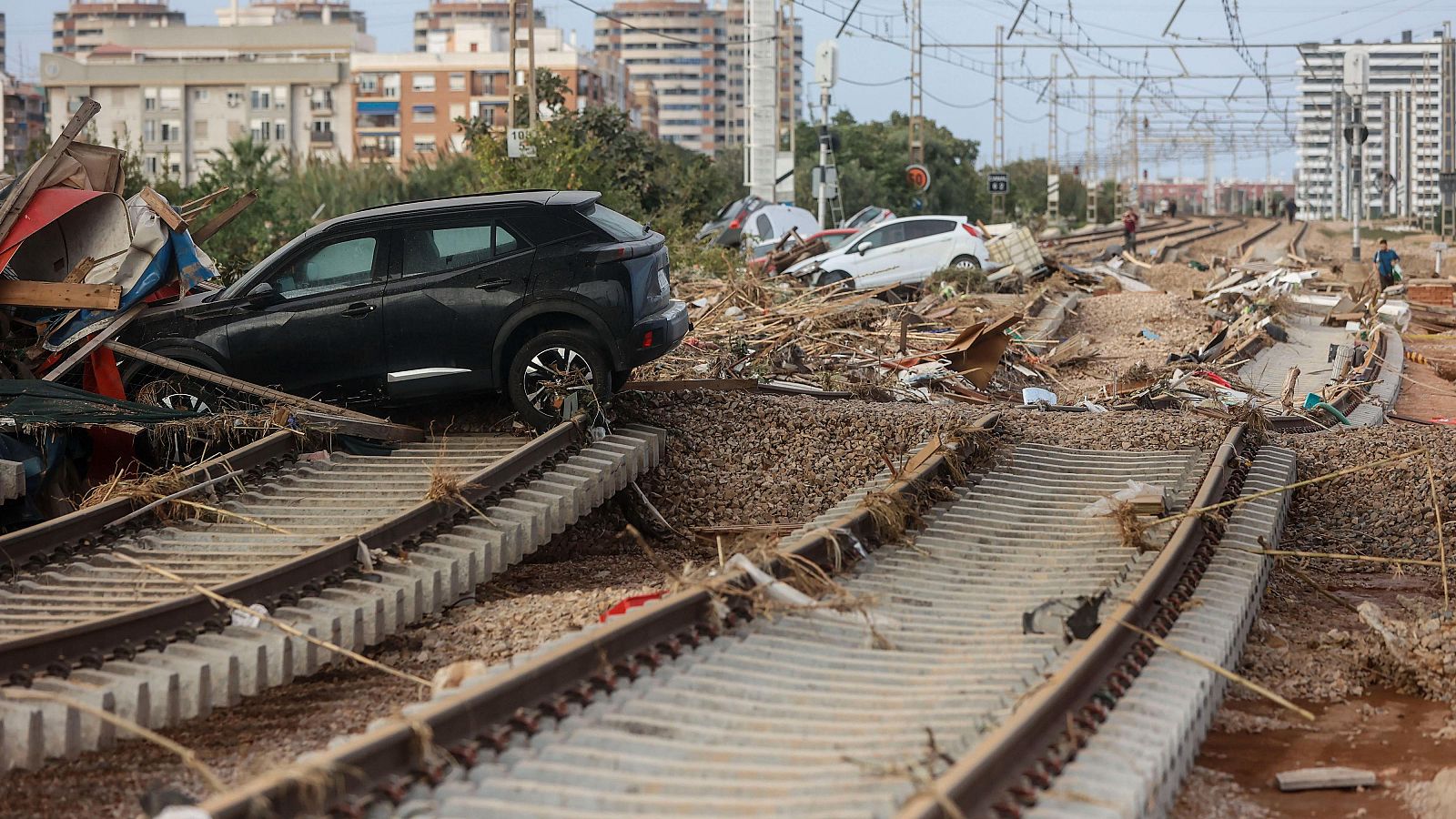 Valencia, incomunicada por tren después de la DANA