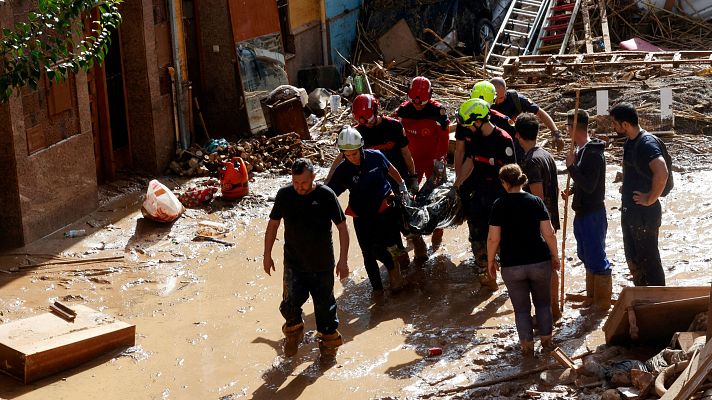 Telediario 2 - Continúan las labores de búsqueda y rescate en las localidades devastadas por la DANA