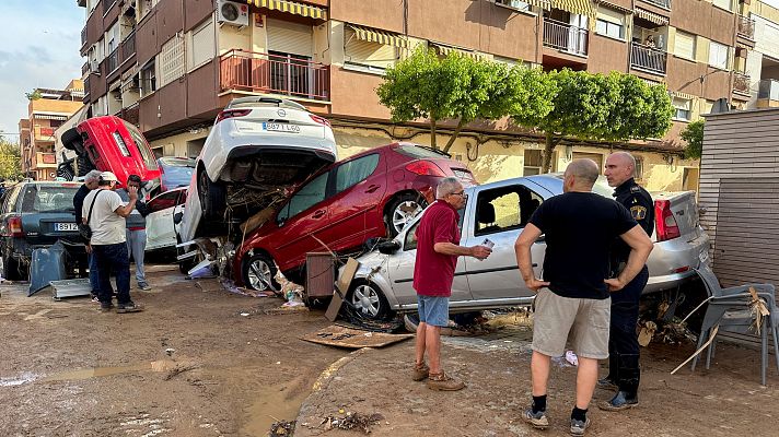 La hora de La 1 - Vecinos aislados piden la intervención de la UME urgente: “Estamos los vecinos achicando agua, sin nada que comer“