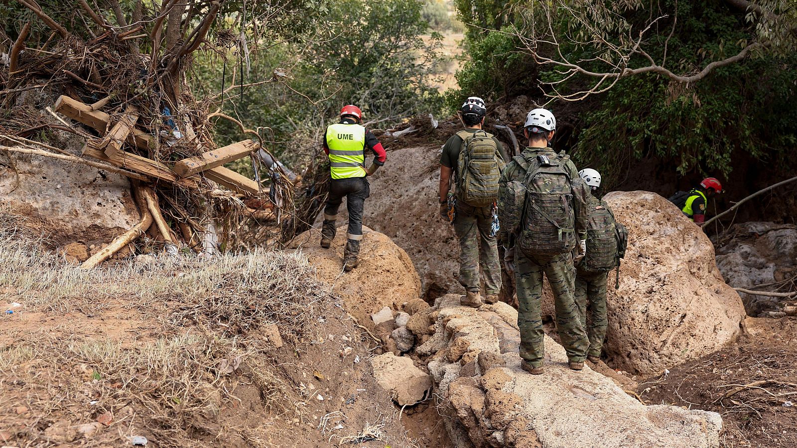 Cerca de 500 militares llegan a las zonas afectadas tras la DANA