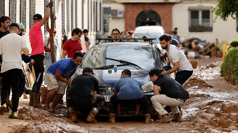 Tragedia histórica por la DANA: RTVE recorre Paiporta, donde los vecinos todavía siguen aislados