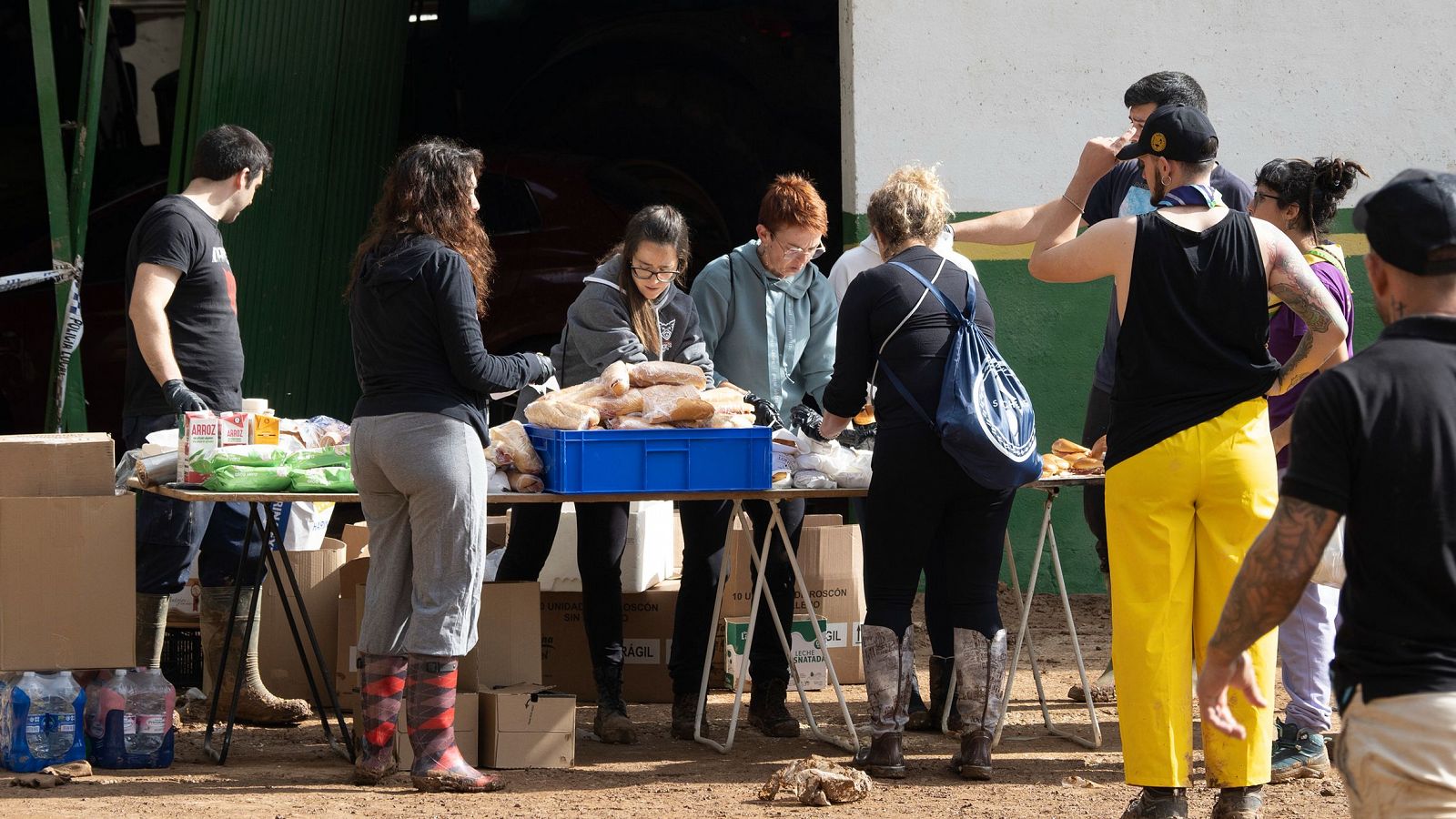 Los afectados por la DANA necesitan lo básico: agua y comida