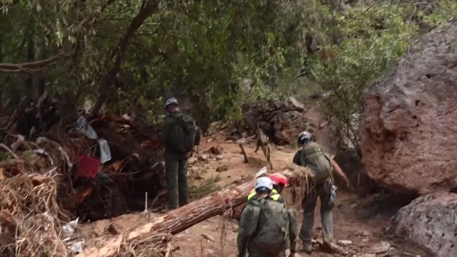 200 agentes han viajado a Letur para buscar a dos víctimas de la DANA