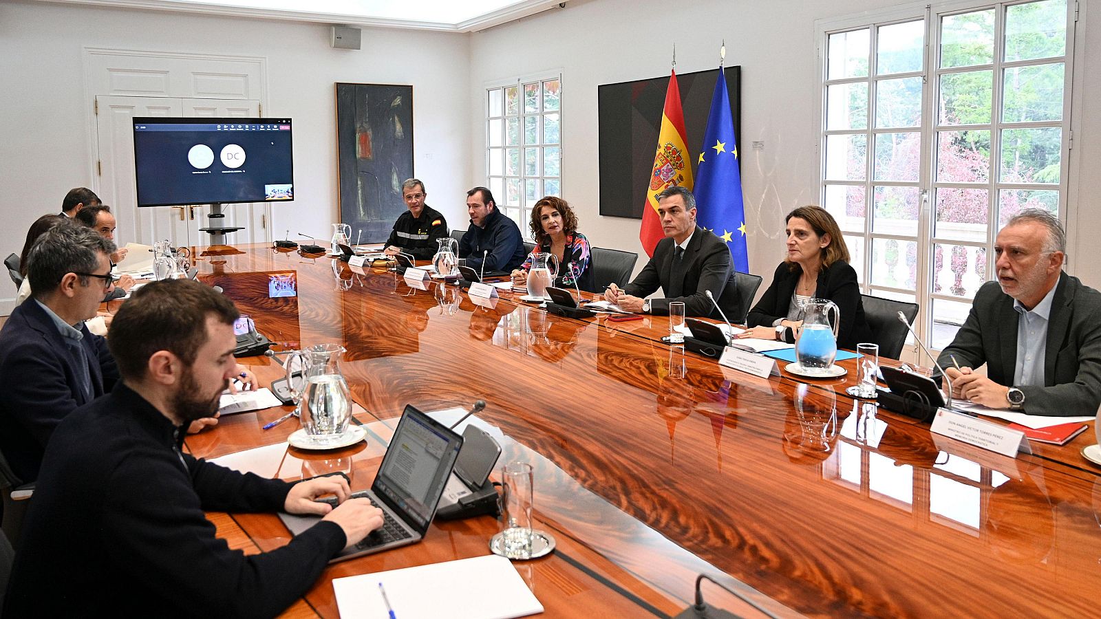 Sánchez anuncia el envío de 10.000 efectivos más a Valencia - Fin de semana 24h | Ver